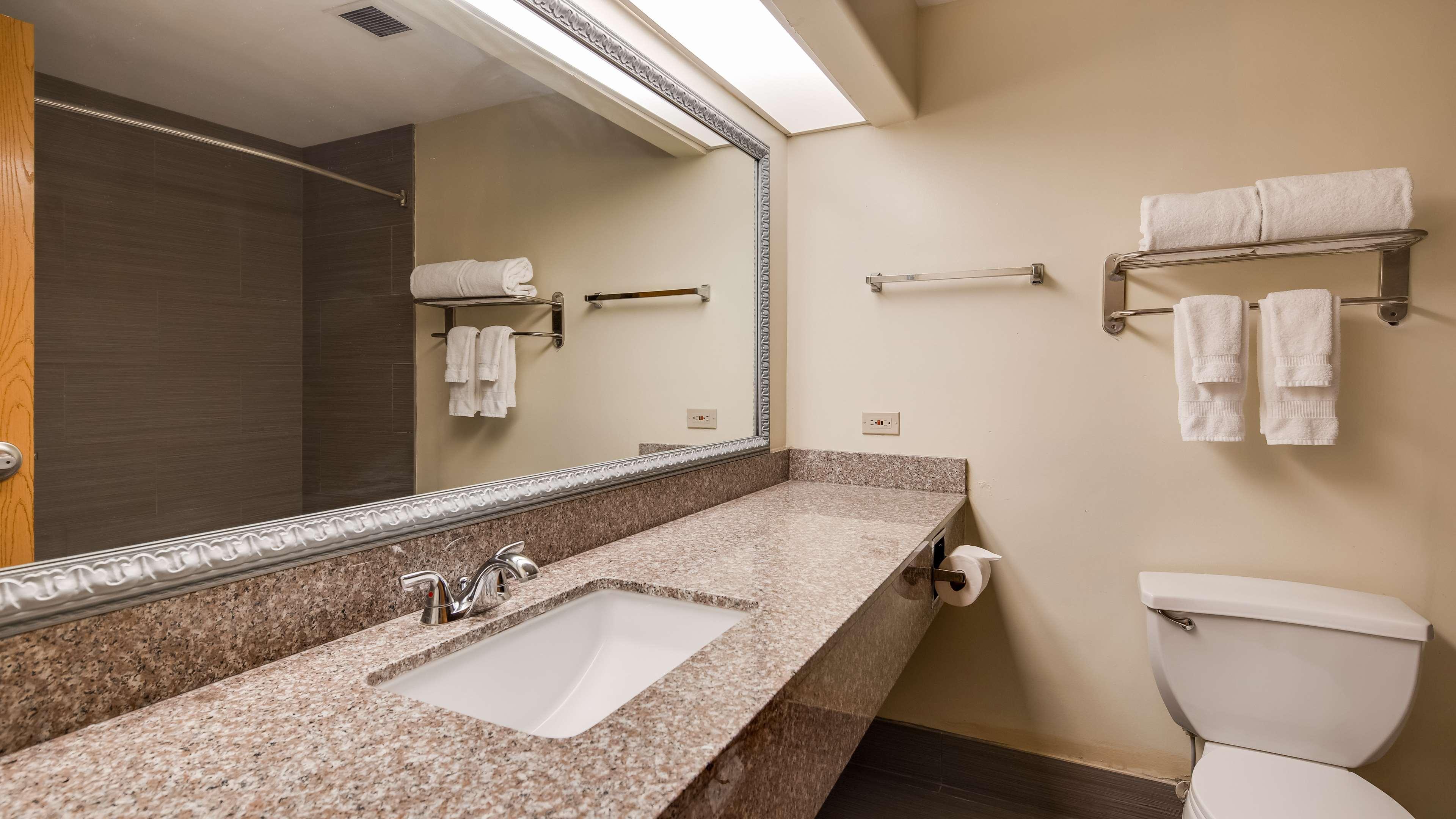 Best Western Rayne Inn Exterior foto