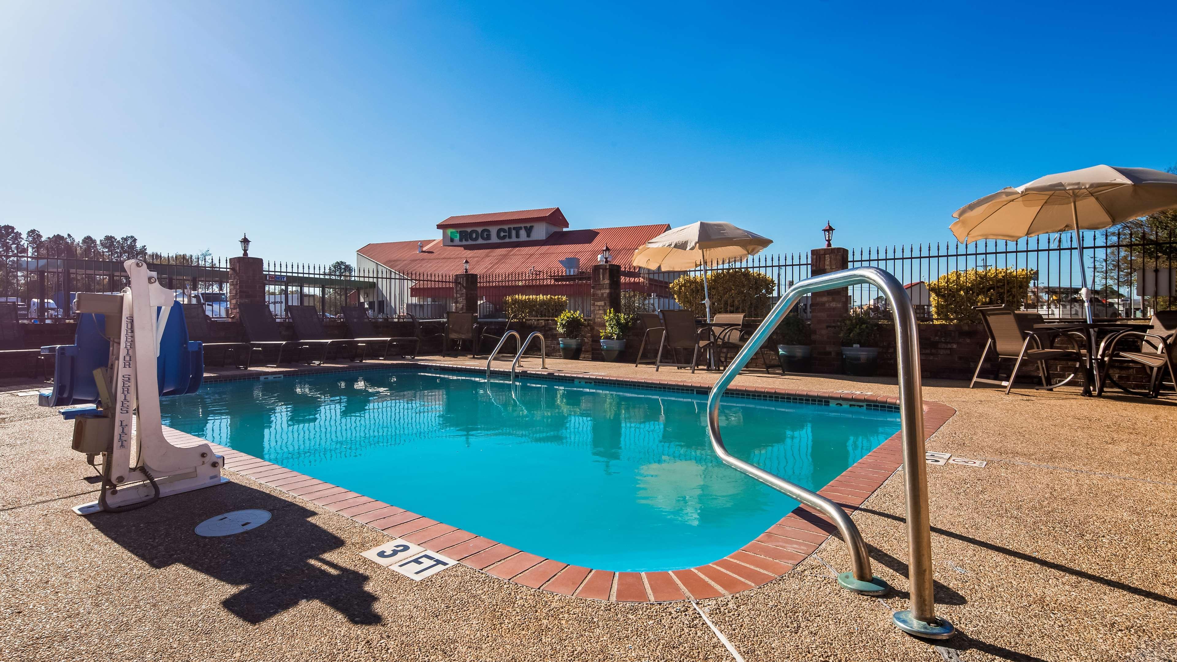 Best Western Rayne Inn Exterior foto