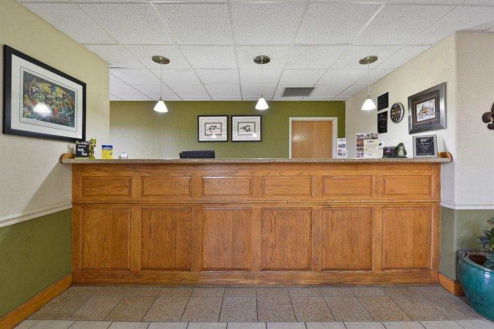 Best Western Rayne Inn Exterior foto