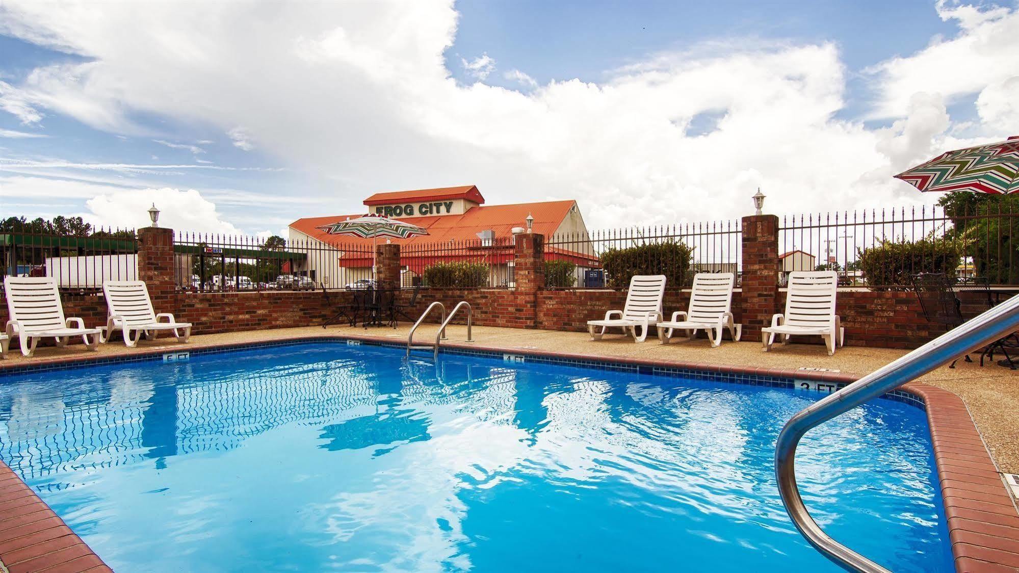 Best Western Rayne Inn Exterior foto
